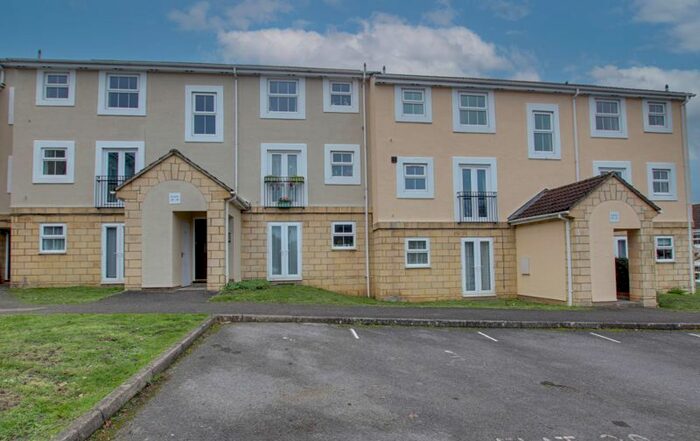 2 Bedroom Flat To Rent In Queens Square, Chippenham, SN15