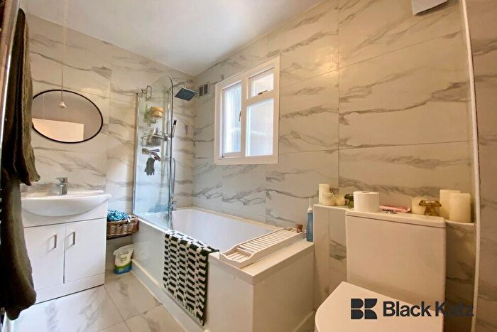 1 Bedroom Flat To Rent In Darwin Street, London Bridge, SE17