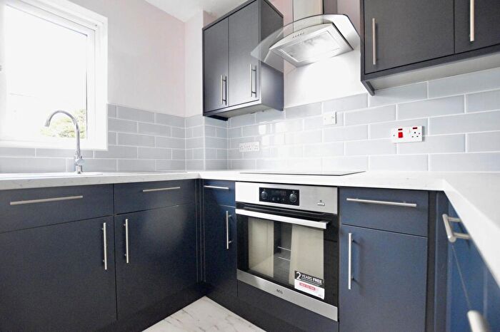 2 Bedroom Flat For Sale In Newland Street, London, E16