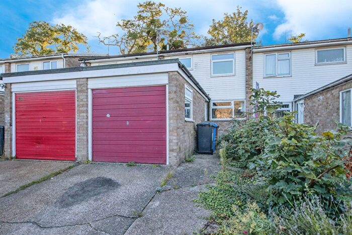 3 Bedroom Semi-detached House For Sale In North Hill Gardens, Ipswich, IP4