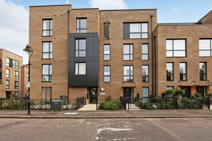 2 Bedroom Flat To Rent In Grange Walk, London, SE1