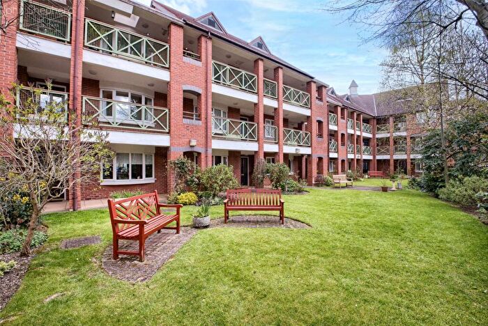 3 Bedroom Retirement Property For Sale In Deerhurst Court, Solihull, West Midlands, B91