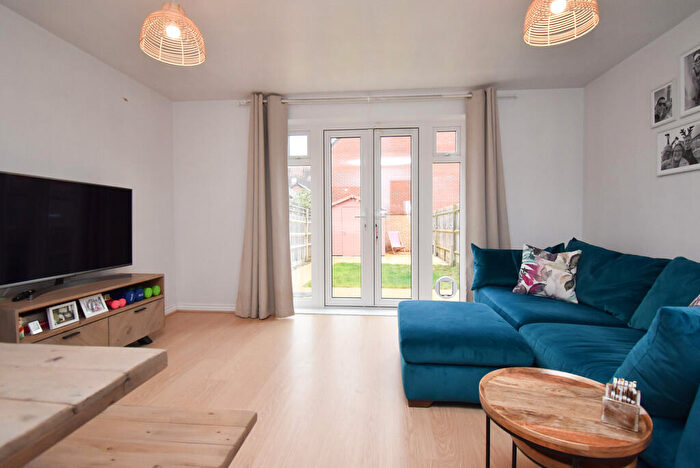 3 Bedroom Town House For Sale In Tate Drive, Biggleswade, SG18