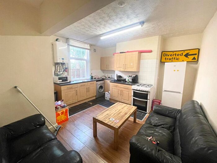 4 Bedroom Flat To Rent In **£pppw Excluding Bills** Annesley Grove, Arboretum - Trent Uni, NG1