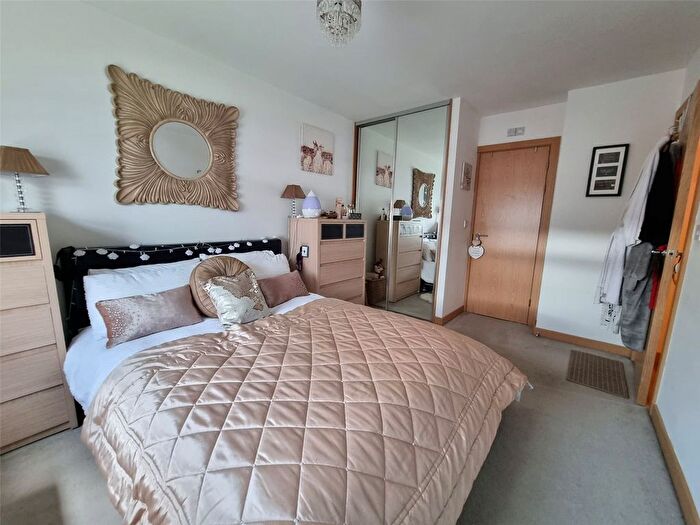 2 Bedroom Flat For Sale In Walsworth Road, Hitchin, Hertfordshire, SG4