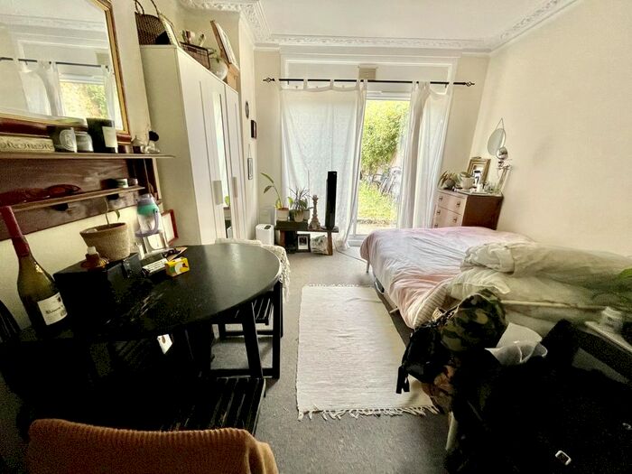 Studio To Rent In Earlsfield Road, Earlsfield, Wandsworth, SW18