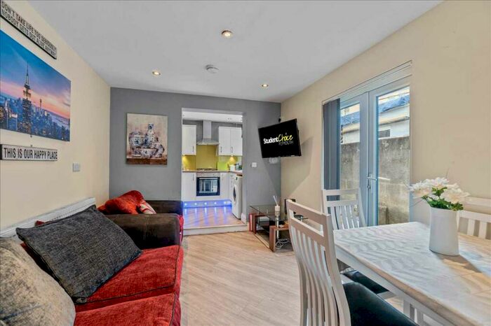 5 Bedroom Terraced House To Rent In Furzehill Road, Plymouth, PL4