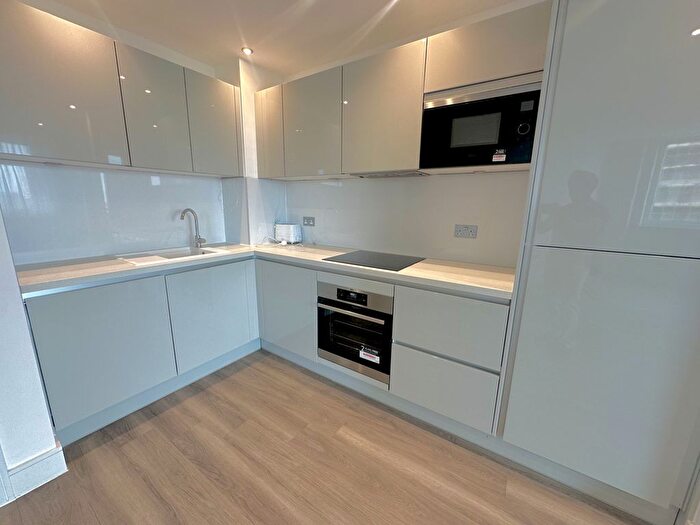 2 Bedroom Flat To Rent In Ashwell House, Healum Avenue, Southall, Greater London, UB2