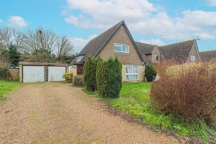 3 Bedroom Detached House For Sale In Broadacres, Broad Town, Swindon, SN4