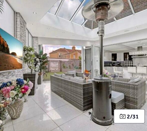 7 Bedroom Detached House To Rent In Endsleigh Gardens, Ilford, IG1