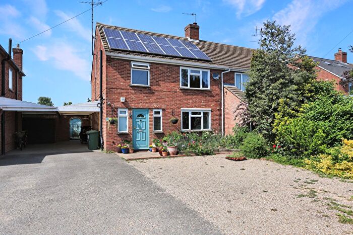 3 Bedroom Semi-Detached House For Sale In Fen Road, Cambridge, CB4