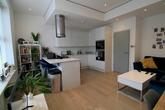 1 Bedroom Flat To Rent In Tooting High Street, London, SW17