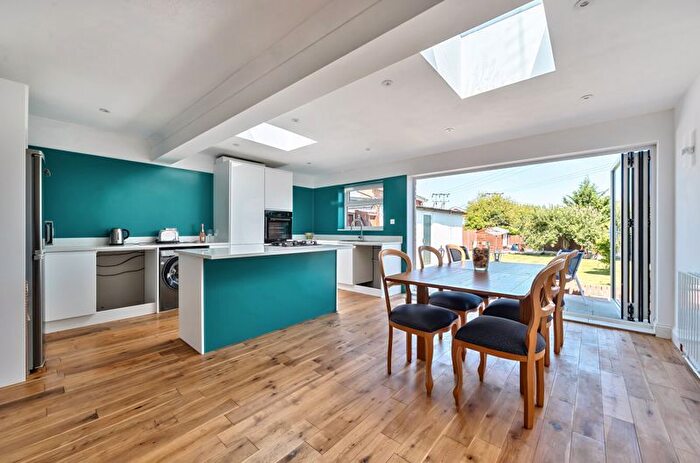 2 Bedroom Semi-detached Bungalow For Sale In New Road, Paddock Wood, TN12