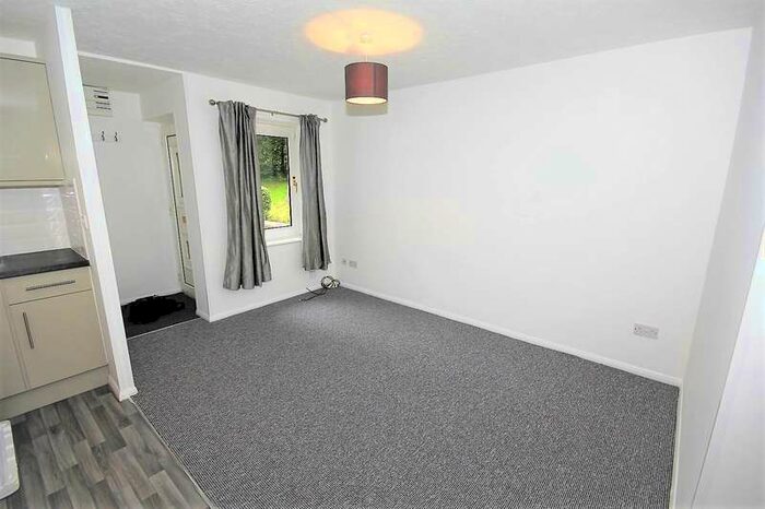 1 Bedroom Flat To Rent In Cedar Way, Haywards Heath, West Sussex, RH16
