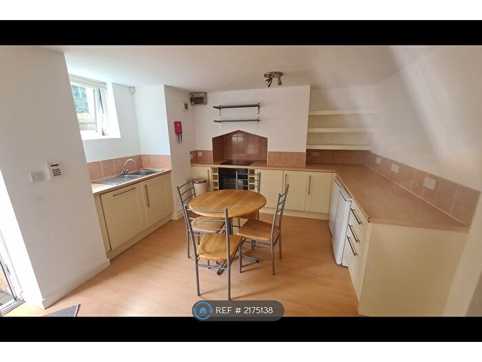 2 Bedroom Flat To Rent In Westacre House, Stockport, SK4