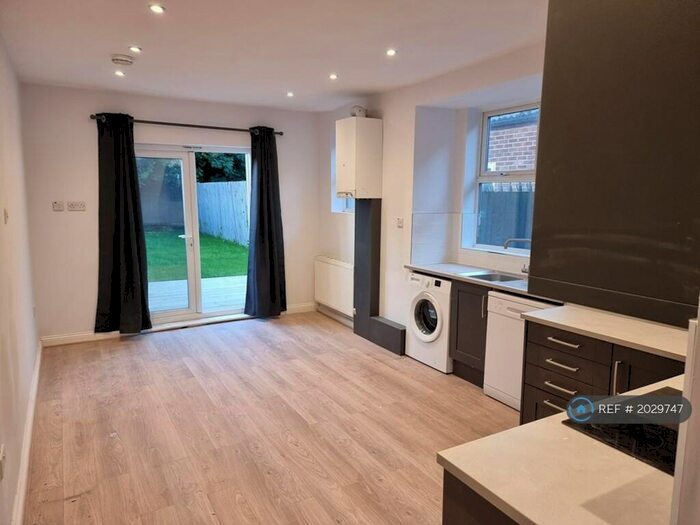 3 Bedroom Semi-Detached House To Rent In Derbyshire Lane, Stretford, Manchester, M32