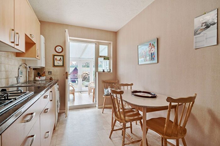 2 Bedroom Detached Bungalow For Sale In Nash Green, Staplegrove, Taunton, TA2