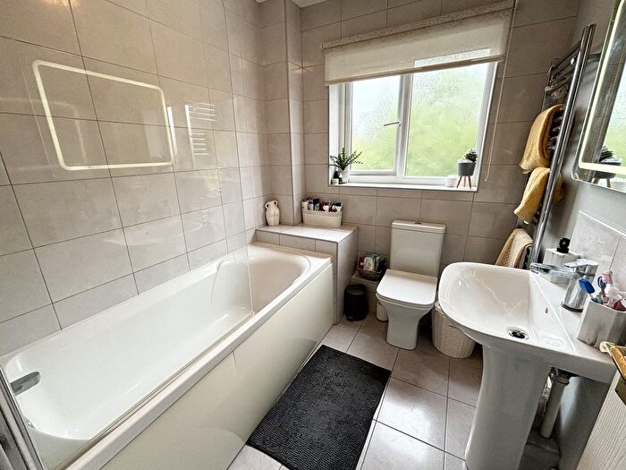 3 Bedroom End Of Terrace House For Sale In New Bridge Road, Glen Parva, Leicester, Leicestershire., LE2