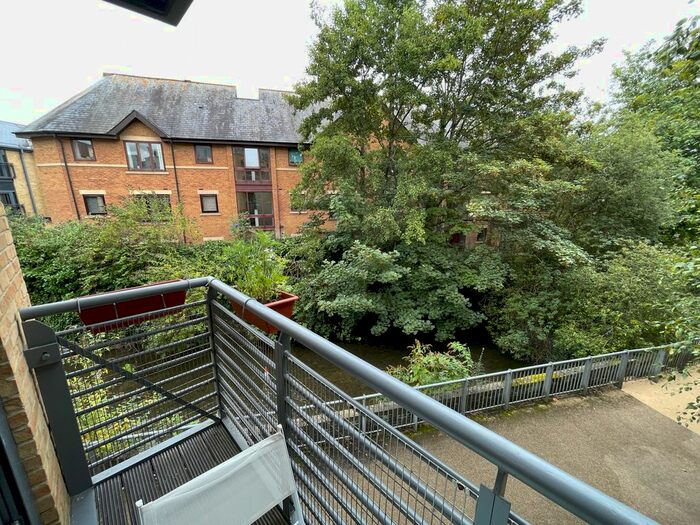 2 Bedroom Flat To Rent In Woodins Way, Oxford, OX1