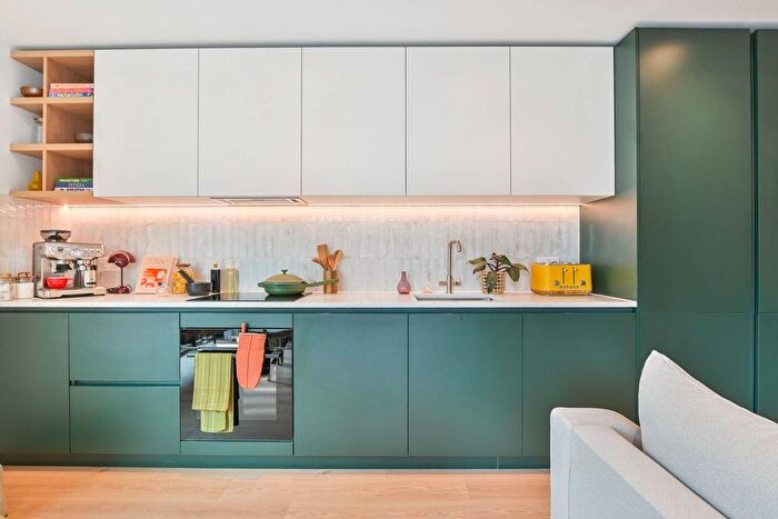 3 Bedroom Flat To Rent In The Maple, Willesden Green, London, NW2