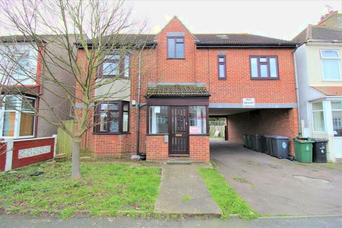 1 Bedroom Ground Flat To Rent In Sinclair Road, Chingford, E4