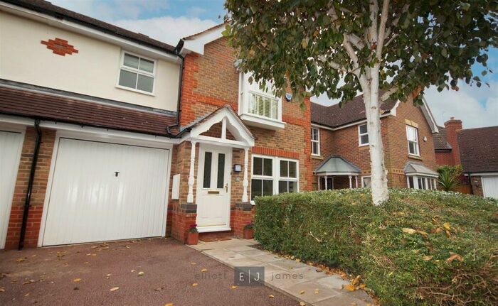 3 Bedroom Semi-Detached House To Rent In Cleves Close, Loughton, IG10