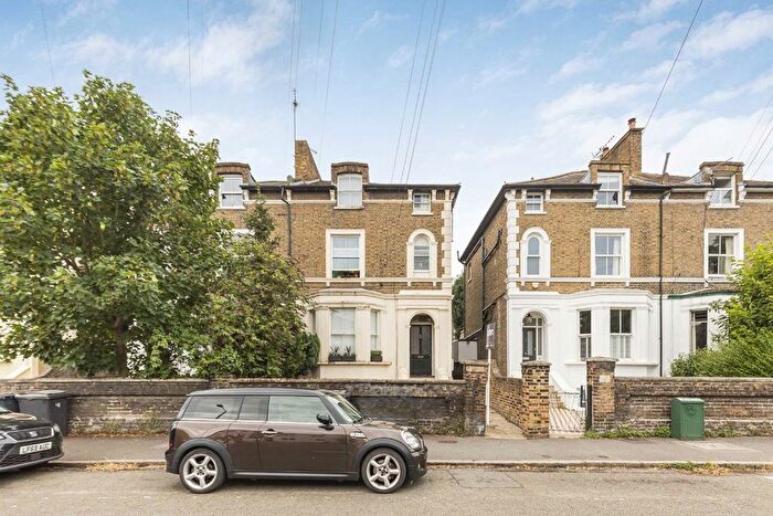 1 Bedroom Flat For Sale In Knights Park, Kingston Upon Thames, KT1