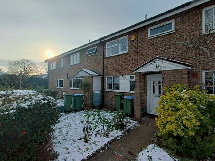 3 Bedroom Semi-Detached House To Rent In Sutherland Walk, Aylesbury, HP21