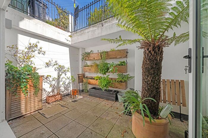 1 Bedroom Flat For Sale In Dalyell Road, London, SW9