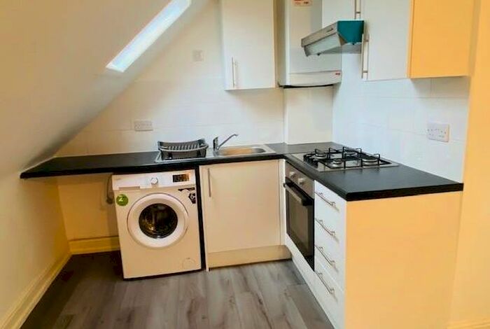 1 Bedroom Flat To Rent In Oliver Avenue, London, SE25