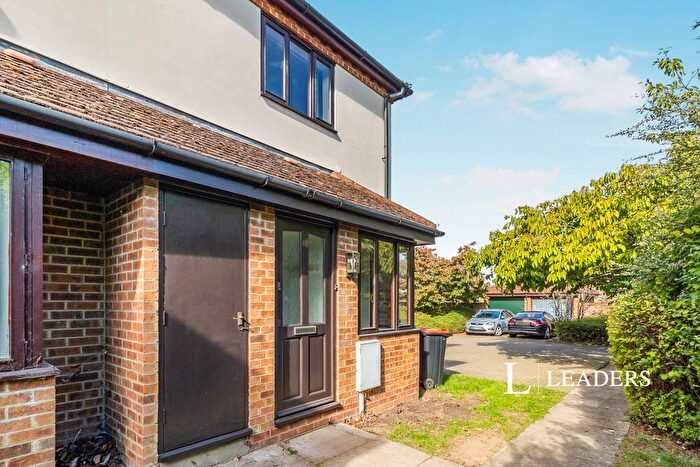 2 Bedroom Property To Rent In Groundsel Close, Walnut Tree, Milton Keynes, MK7