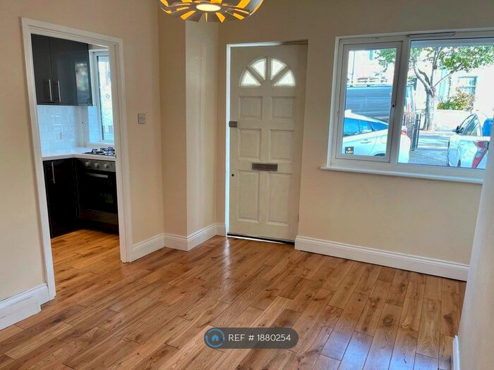 1 Bedroom Flat To Rent In Chessington Mansions, London, E11