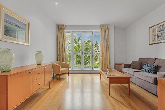 1 Bedroom Flat For Sale In Hanover House, Westferry Circus, E14