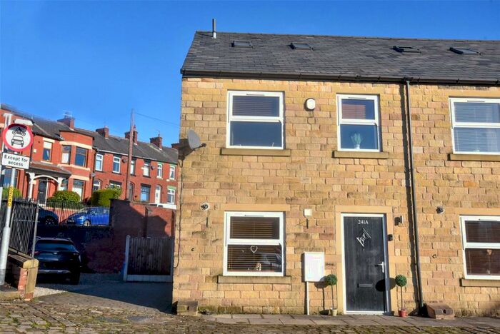 4 Bedroom End Of Terrace House To Rent In Newhey Road, Newhey, Rochdale, OL16