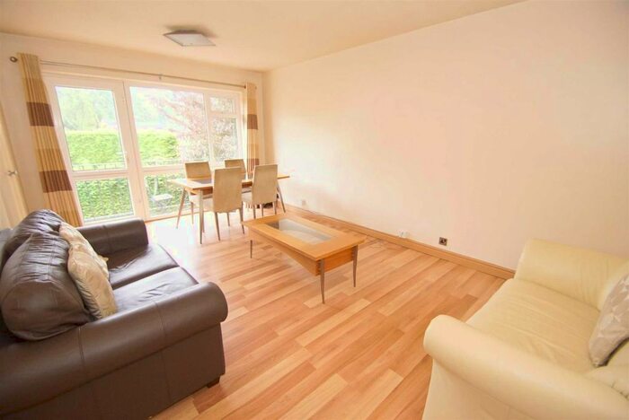 2 Bedroom Flat To Rent In Slaid Hill Court, Alwoodley, Leeds, LS17