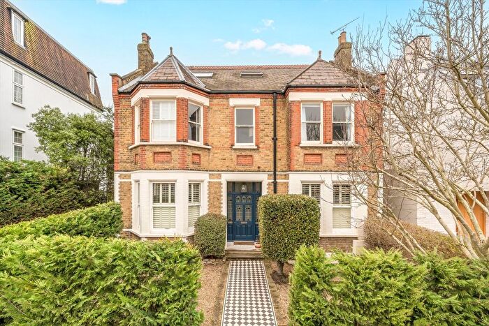 2 Bedroom Flat To Rent In Kings Road, London, SW19