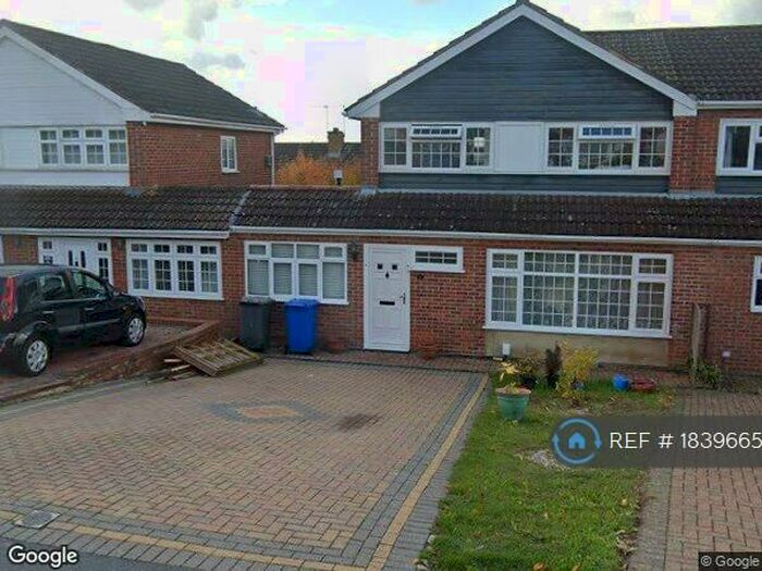 4 Bedroom Semi-Detached House To Rent In Lingholm Close, Maidenhead, SL6