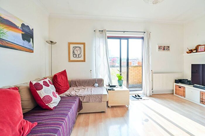 1 Bedroom Flat For Sale In Plover Way, Rotherhithe, London, SE16