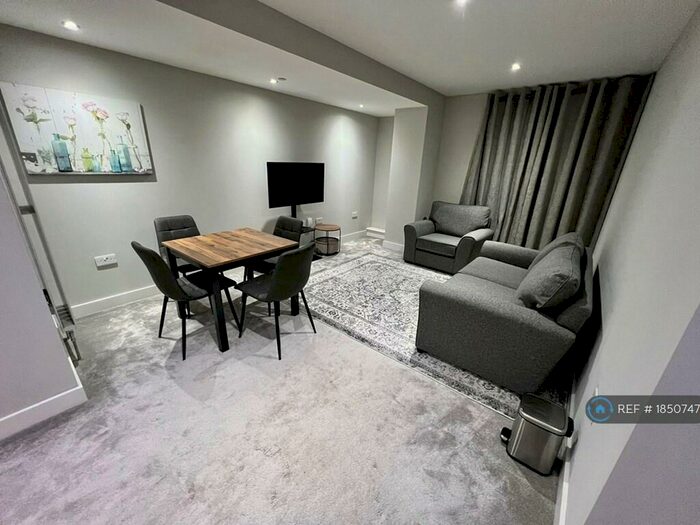 2 Bedroom Flat To Rent In Beaumont Court, Southend-On-Sea, SS2