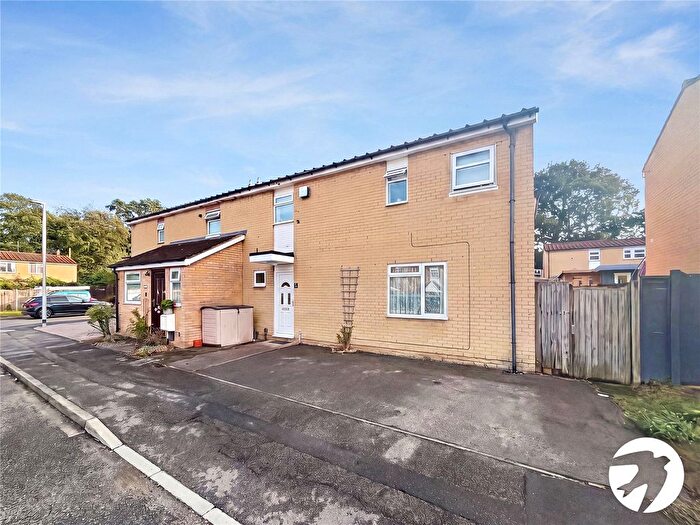3 Bedroom Semi Detached House For Sale In Barnwood Close, Rochester, Kent, ME1