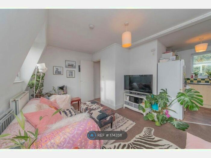 3 Bedroom Flat To Rent In Narford Rd, London, E5