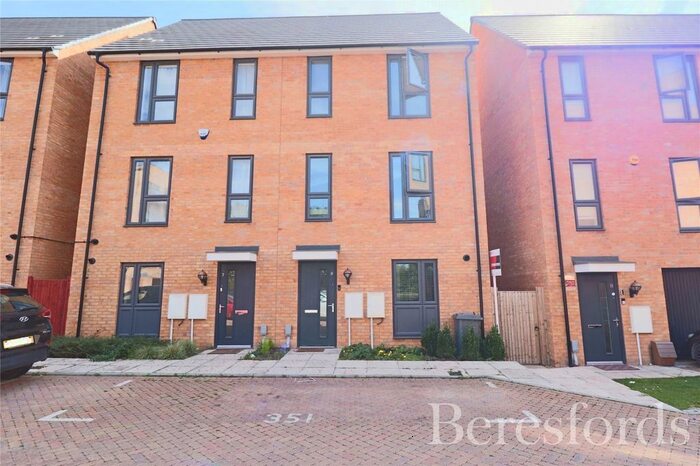 4 Bedroom Semi-Detached House For Sale In Lance Street, Rainham, RM13