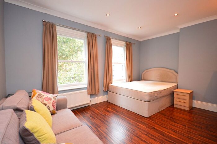 3 Bedroom Flat To Rent In Ford Square, Whitechapel, E1
