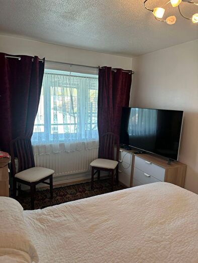 3 Bedroom Flat For Sale In Watermill Way, Middlesex, TW13