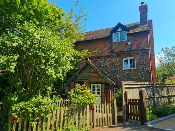 3 Bedroom Semi-Detached House For Sale In Henley Road, Hurley, Maidenhead, SL6