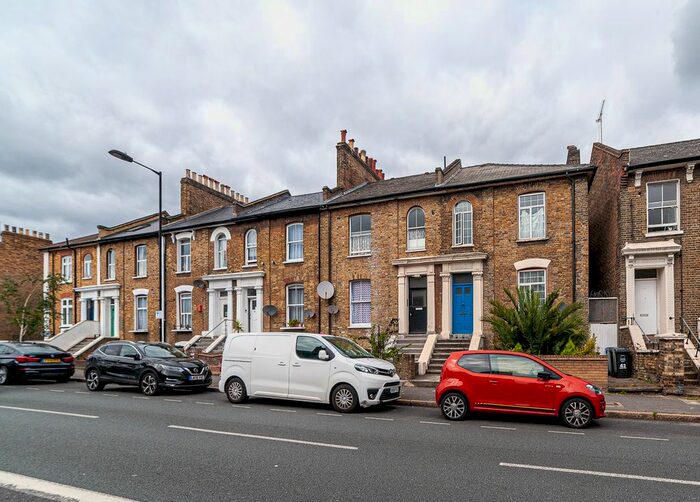 3 Bedroom Maisonette To Rent In Graham Road, London, E8