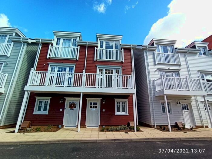 4 Bedroom Semi-Detached House To Rent In Maine Street, Reading, RG2