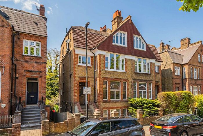 3 Bedroom Flat For Sale In Riggindale Road, Streatham, SW16