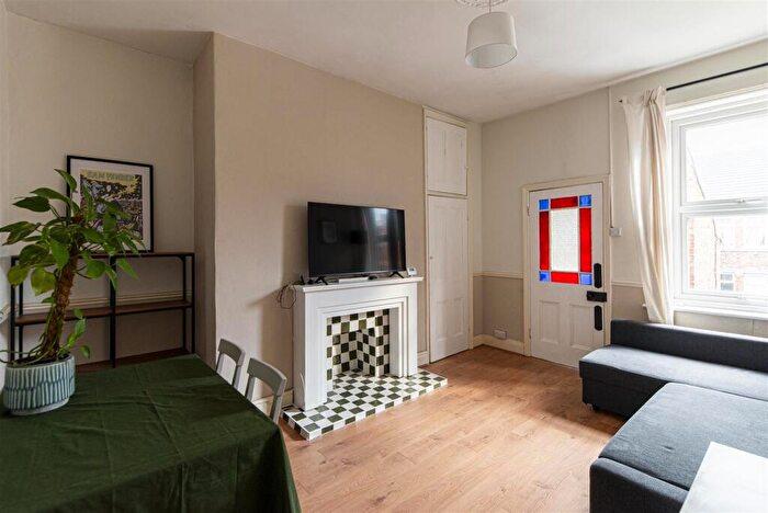 2 Bedroom Flat To Rent In Trewhitt Road, Heaton, Newcastle Upon Tyne, NE6