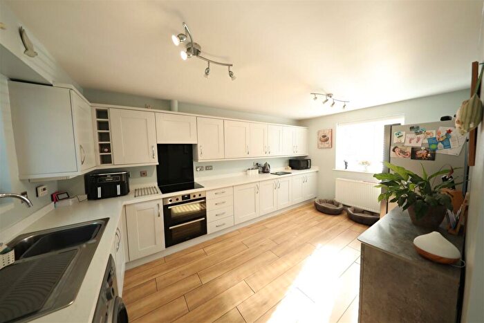 3 Bedroom Semi-Detached House For Sale In Woodheys Park, Kingswood, Hull, HU7